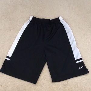 BOYS NIKE ATHLETIC BASKETBALL SHORTS SIZE LARGE